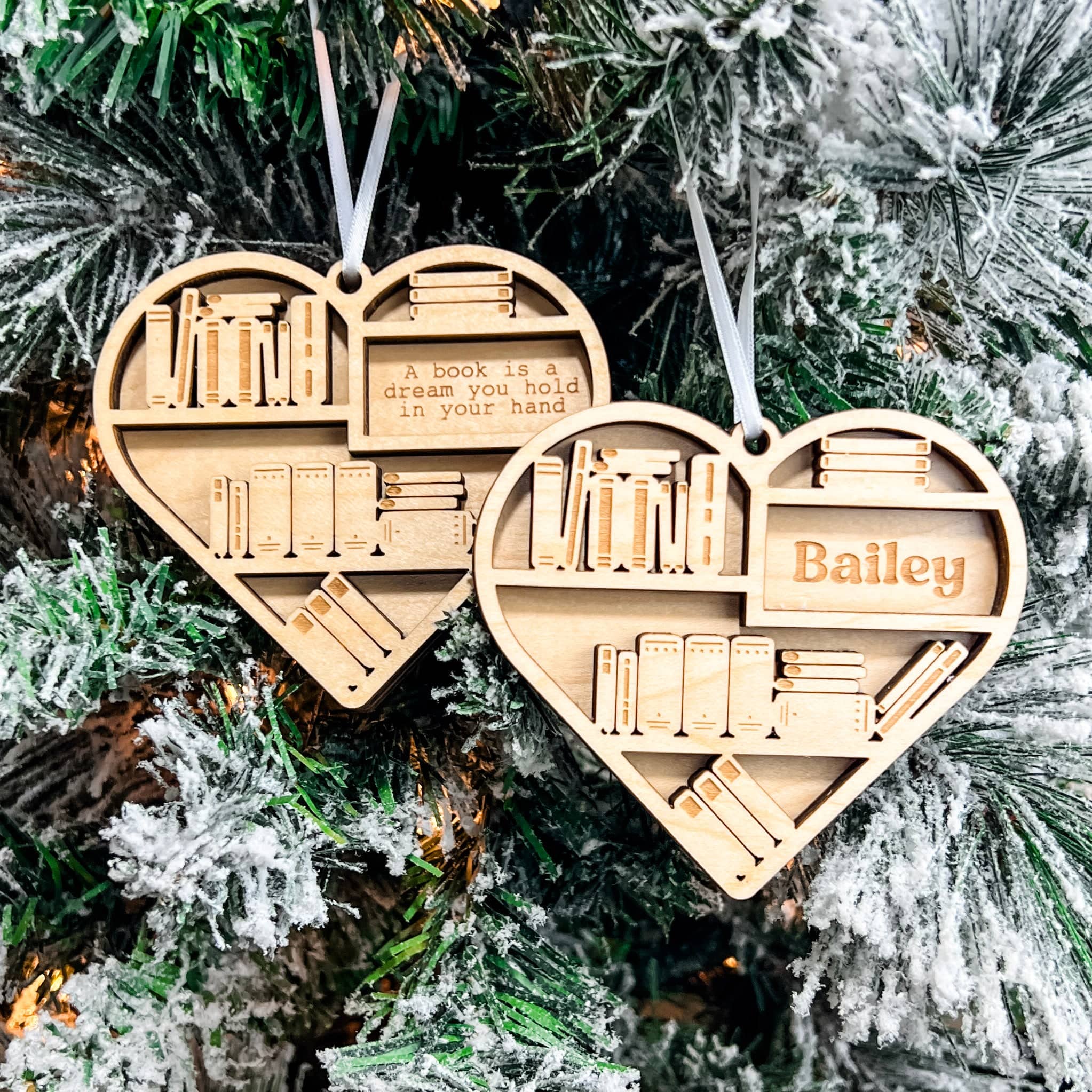 Bookshelf Ornament – Name or Quote